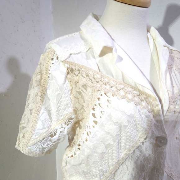 Kimchi Blue | Elegant Cream Lace Patchwork Women's Button Up Top - Picture 4 of 10